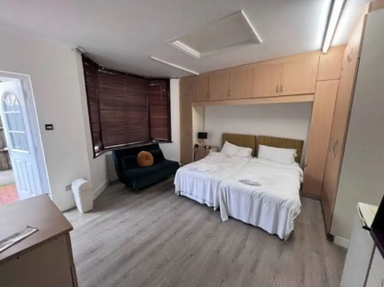 Inviting 1-bed Apartment in Ilford — отель в Лондоне, Соединенное Королевство