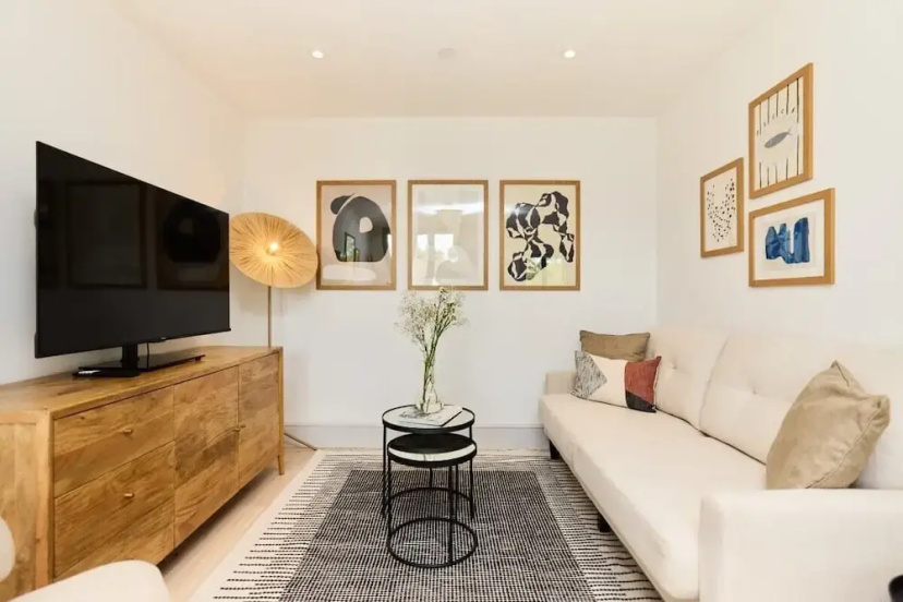 The South Wimbledon Hideout - Fancy 1bdr Flat With Balcony — комфортный отель в Лондоне
