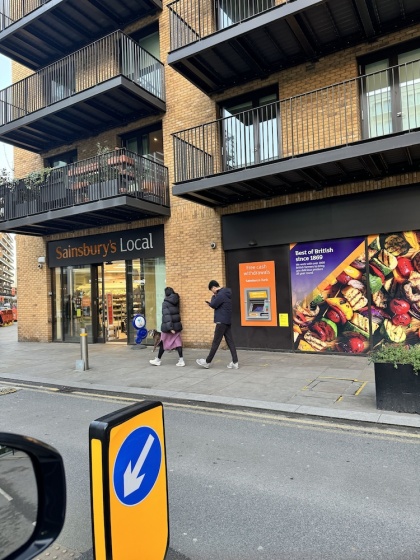 Цены на Docklands Stunning 2 bed Apartment London в Лондоне