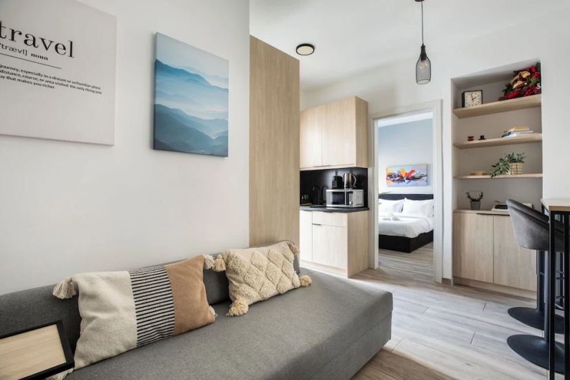 Sway - Chic 1-BR Apt & Balcony in Athens — забронировать отель в Афины