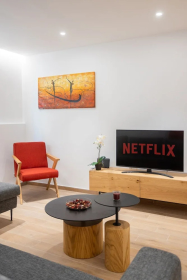 Exclusive 3-bedroom Haven in Kolonaki Center — отель с удобствами в Афины