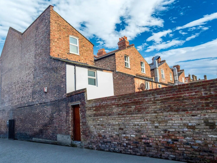 Цены на Modest Apartment in London Near Wimbledon Park в Лондоне