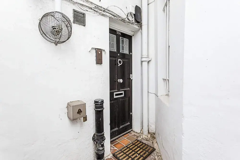 Kensington Retreat With Private Patio — отель с удобствами в Лондоне