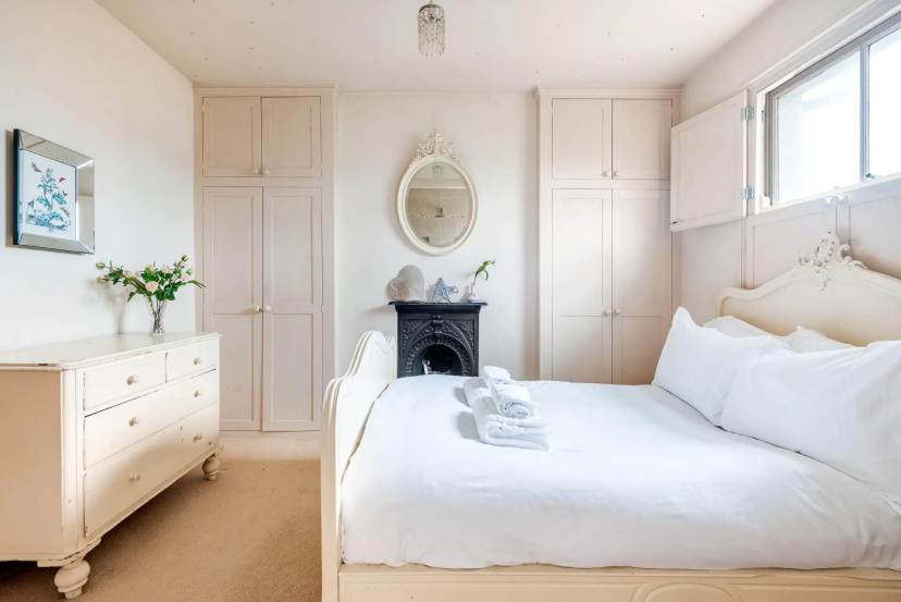 Traditional London Townhouse Close to Battersea Park by Underthedoormat 2 — отель в Лондоне, Соединенное Королевство