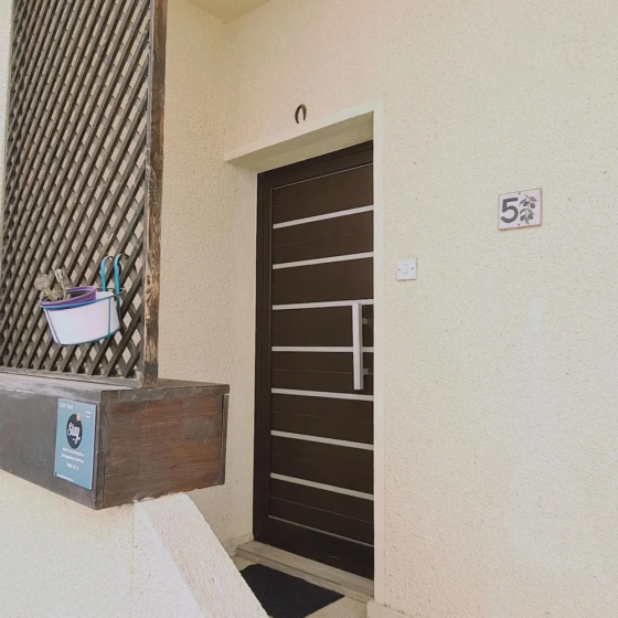 24 LCA - Garden Flat — отель с удобствами в Ларнака