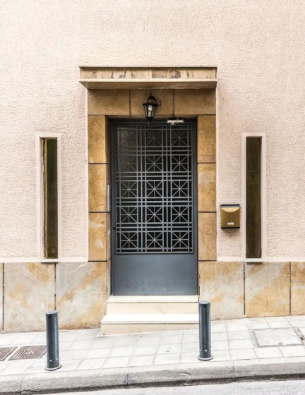 Downtown urban apartment for 4 people in Plaka — комфортный отель в Афины