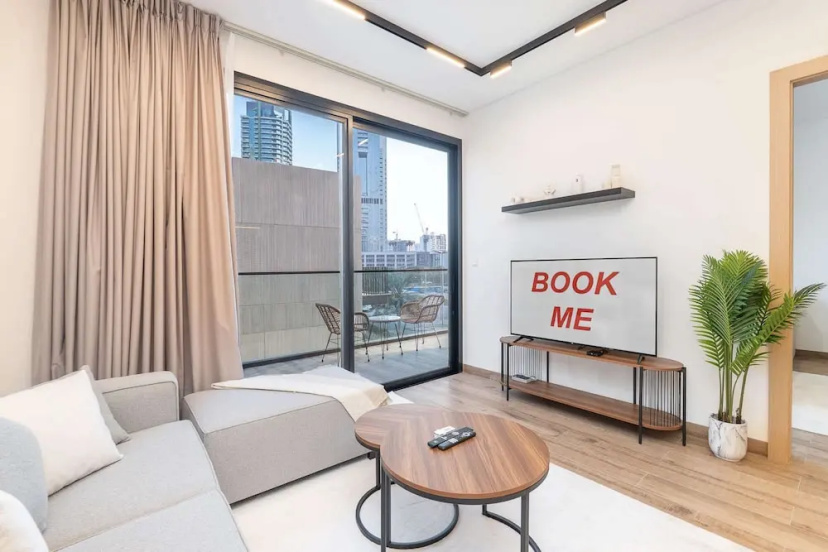 Stylish Minimalist 2-bedroom in Jumeirah Village Circle — отель с удобным расположением в Дубае