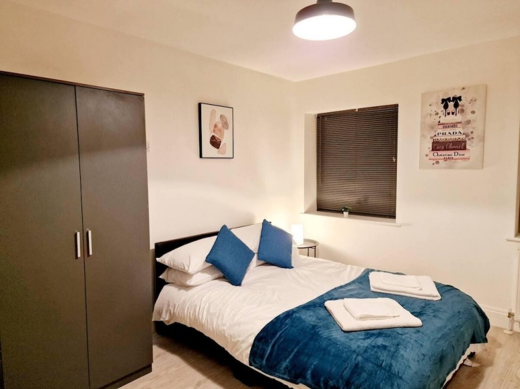 Modern Apartment in Uxbridge — забронировать отель в Лондоне