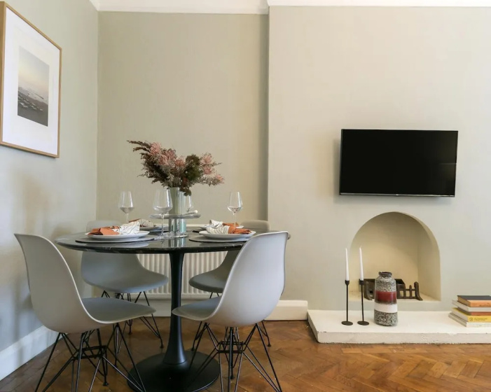 Chic 1 Bedroom Apartment in Bloomsbury — отель с удобствами в Лондоне