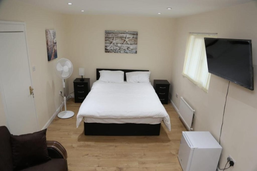 Цены на A A Guest Rooms Thamesmead в Лондоне
