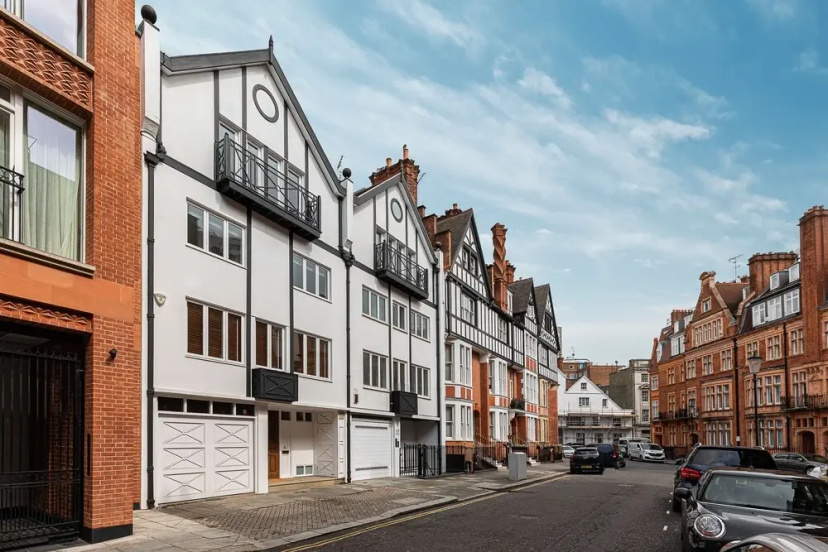 Цены на Stunning 6-Bed House Near Harrods in Knightsbridge в Лондоне