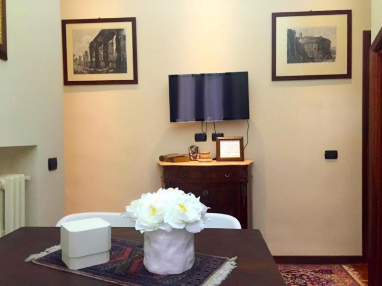 Rhona's Apartment — отель с удобным расположением в Риме