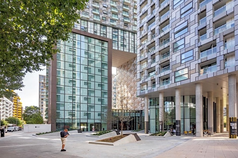 Thesqua.re Lincoln Plaza Apartments — отель с удобным расположением в Лондоне