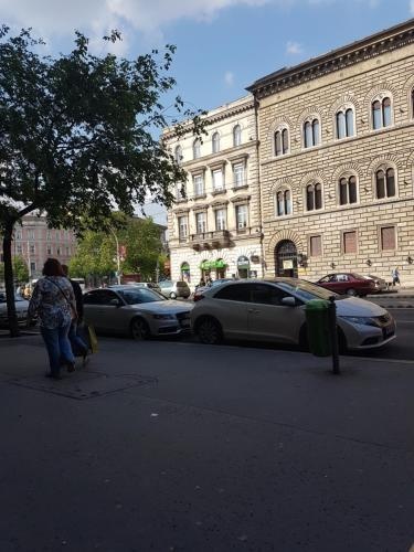 Balázs Apartment - Oktogon — отель с удобным расположением в Будапеште