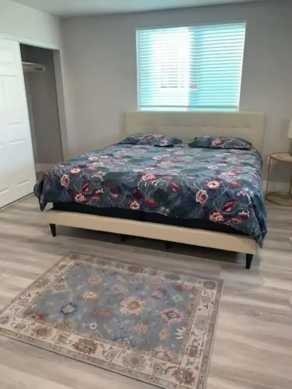 Modern LA Stay - Private Room & Bathroom — отель с удобствами в Лос-Анджелесе