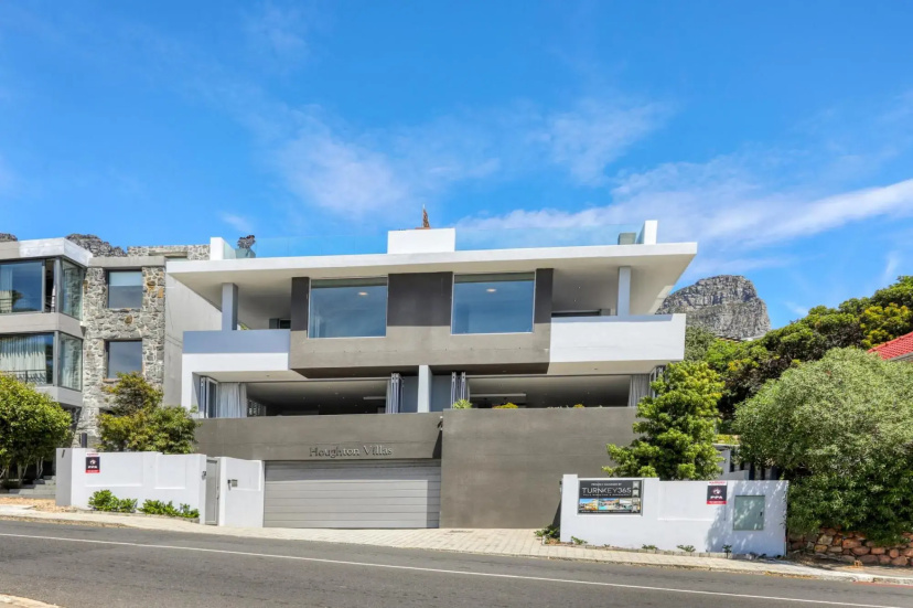 Цены на Houghton Villa - Camps Bay в Кейптауне