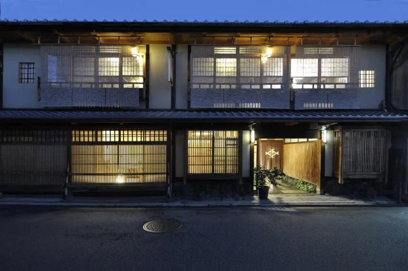 Traditional Kyoto Inn serving Kyoto cuisine IZUYASU — отзывы гостей и цены