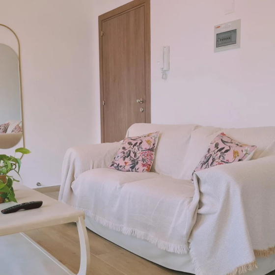 83 Lim3 - Stay Sunlit Apartment — отель с удобствами в Лимассол