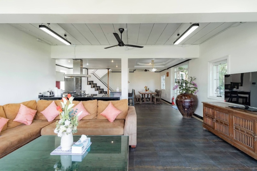 Luxurious 5-bedroom Pool Villa in Heart of Patong, Phuket — отель с удобствами в Патонг