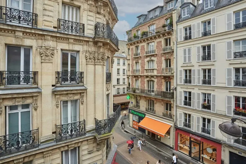 Цены на Sublime Duplex Center of Paris/17th Arrondissement в Париже