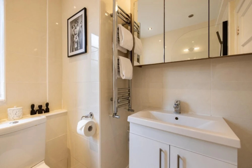 The Ealing Secret - Adorable 1bdr Flat With Balcony — забронировать отель в Лондоне