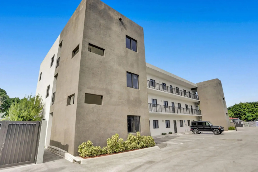 Renzzi Wynwood Apartments — отель с удобствами в Майами