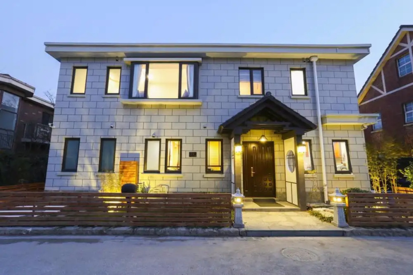 Bright House Shanghai — отель с удобствами в Шанхае