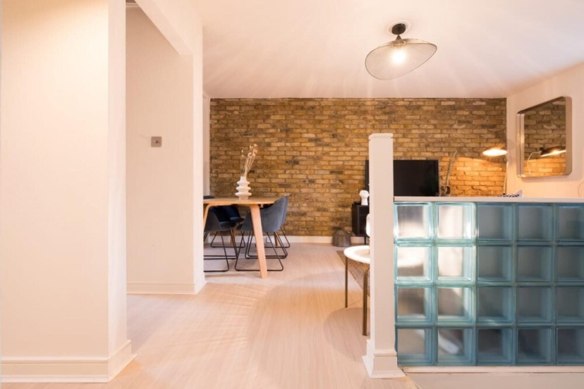The Highgate Hideaway - Modern Stylish 2bdr Flat — отель с удобствами в Лондоне