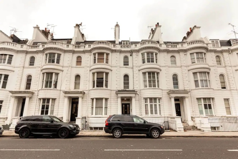 Lovely 1 Bedroom With Patio - 10 Mins From Hyde Park — отель с удобствами в Лондоне