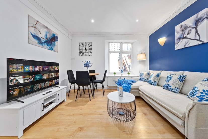 Remarkable 2-bed Apartment in Central London — отель с удобствами в Лондоне