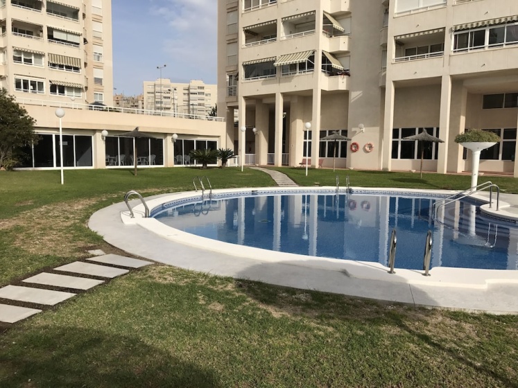 Apartamento Bahía Albufereta — отель с удобствами в Аликанте