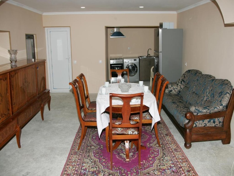 Two Towers Guest House — отель с удобным расположением в Кутаиси