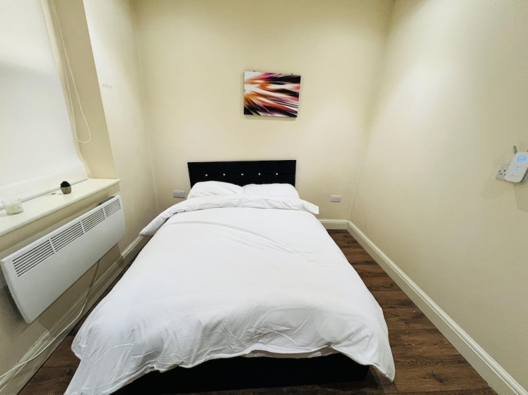 Цены на 1-bed Apartment in Ealing - 2mins From Station в Лондоне