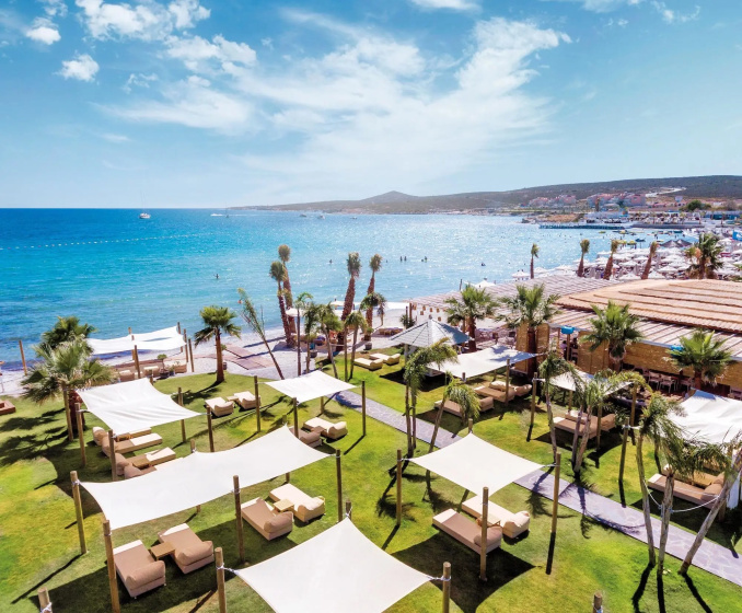Alacati Beach Resort — забронировать отель в Чешме