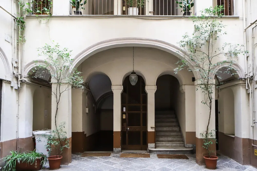 Loft a Chiaia a pochi passi dal lungomare — отель в Неаполе, Италия