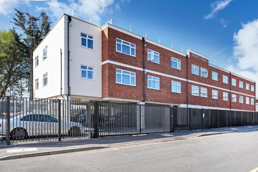 St Martins House Luxury 2 Bedroom Apartments Ruislip — отель с удобным расположением в Лондоне