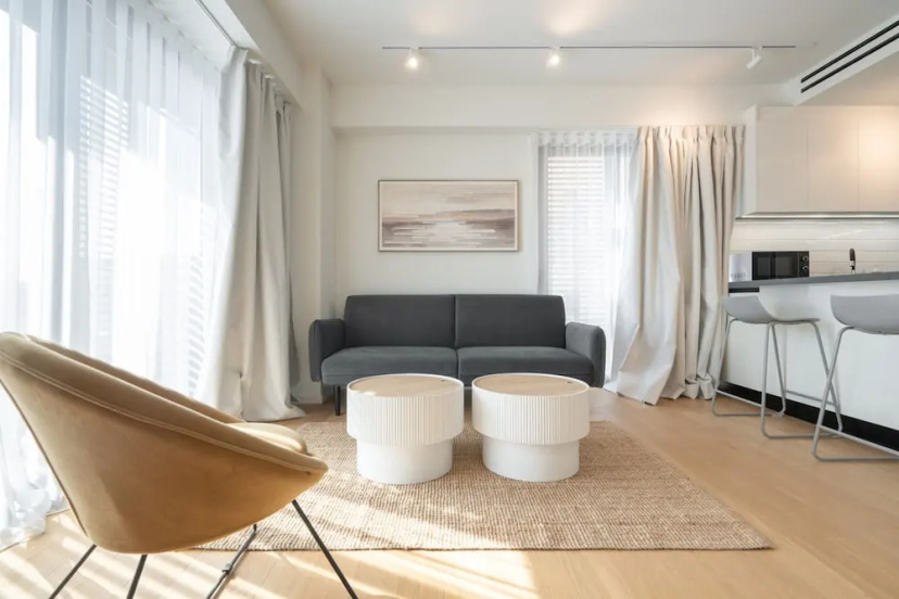 LIV Athinum 1 - Luxury Apartment 3A — комфортный отель в Афины
