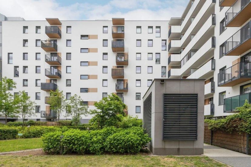 Green Apartment with Parking by Renters — отель с удобным расположением в Варшаве