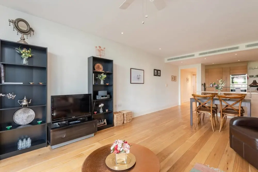 Цены на Gorgeous 2 Bed, with Balcony, Battersea в Лондоне