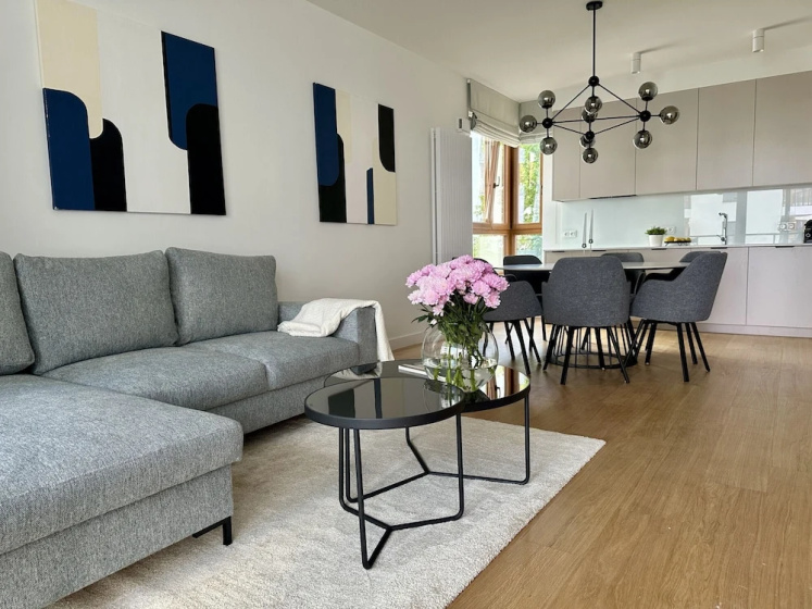 Wola Apartment by Renters Prestige — отель с удобствами в Варшаве