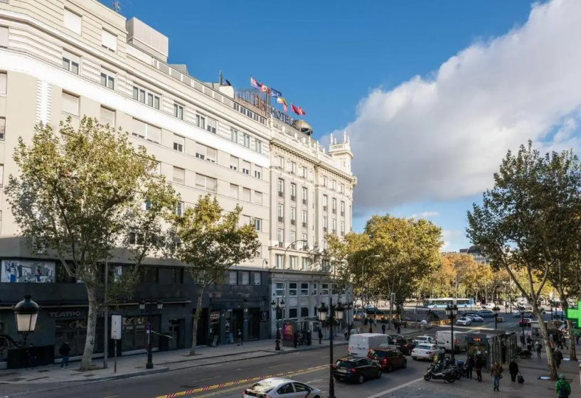 Modern With Ideal Location Next To Atocha Station — отель с удобным расположением в Мадриде