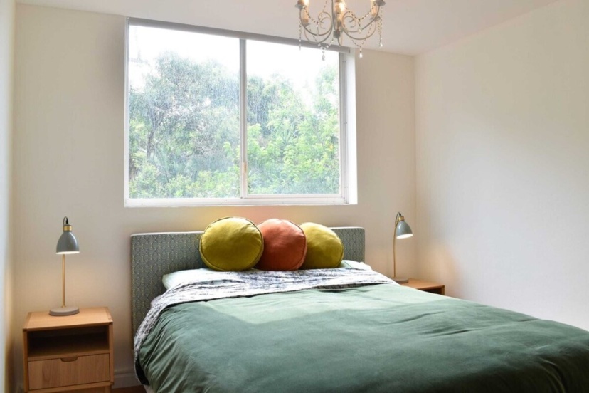 Цены на Light And Airy North Bondi Apartment в Сиднее
