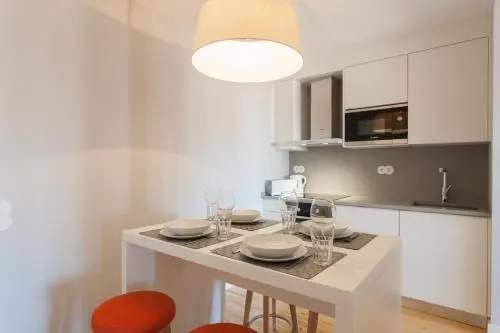 Feels Like Home Principe Real Luxus Apartment 4 — отель в Лиссабоне, Португалия