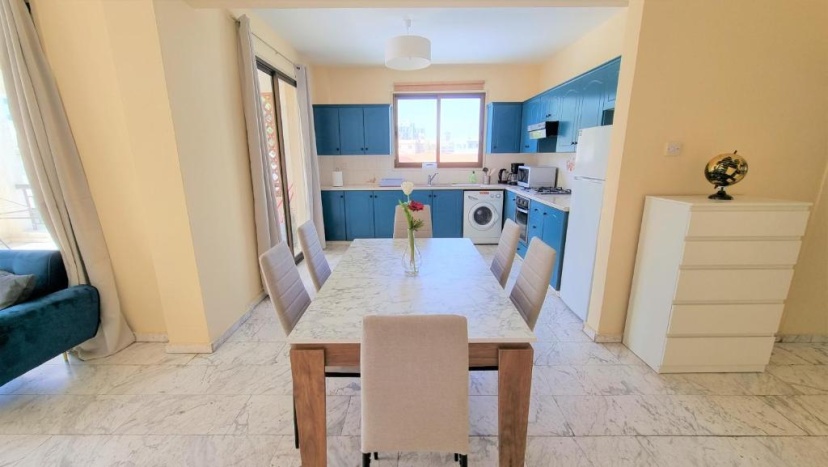 Comfy Rooms + Near SALT LAKE + 100MBit Internet + Shared Apartment — отель с удобным расположением в Ларнака