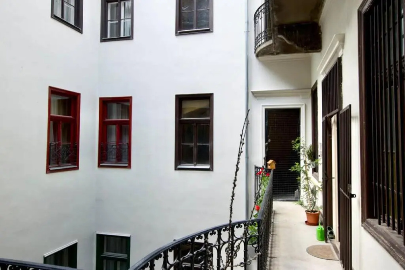 Premium Apartment by Hi5-Vaci str. 3 bedroom (219) — отель в Будапеште, Венгрия