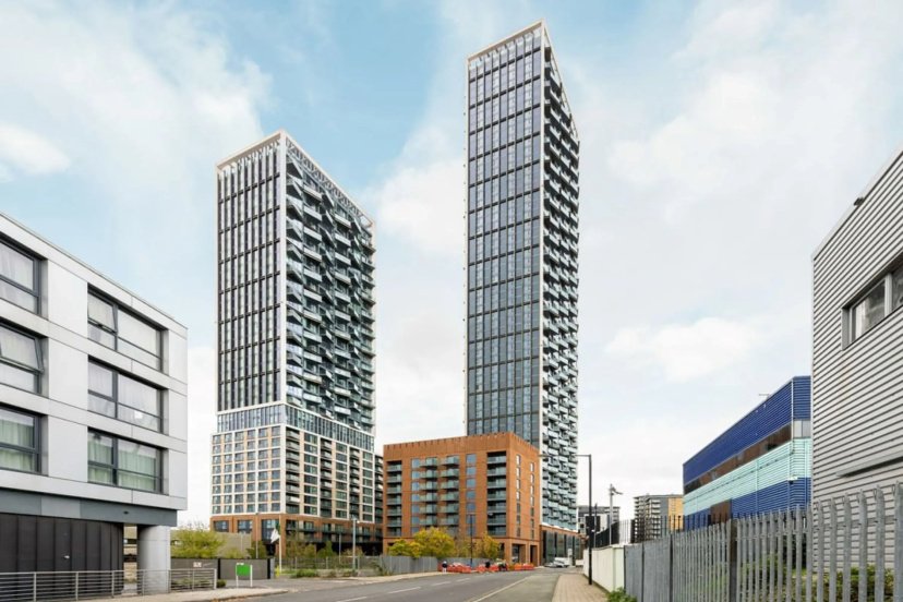 Sky-high North Acton Apartment — отель с удобствами в Лондоне
