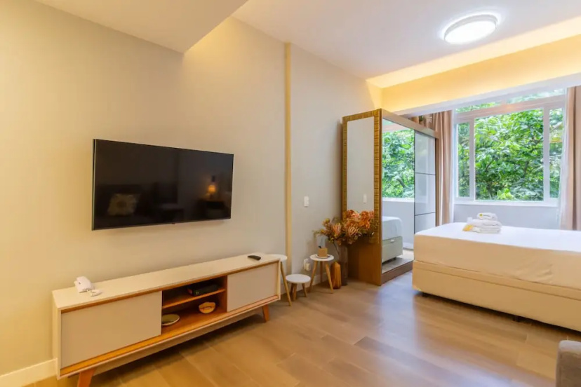 Loft With Soundproof Windows 5-minute Walk to the Beach Nsc304 — отель с удобным расположением в Рио