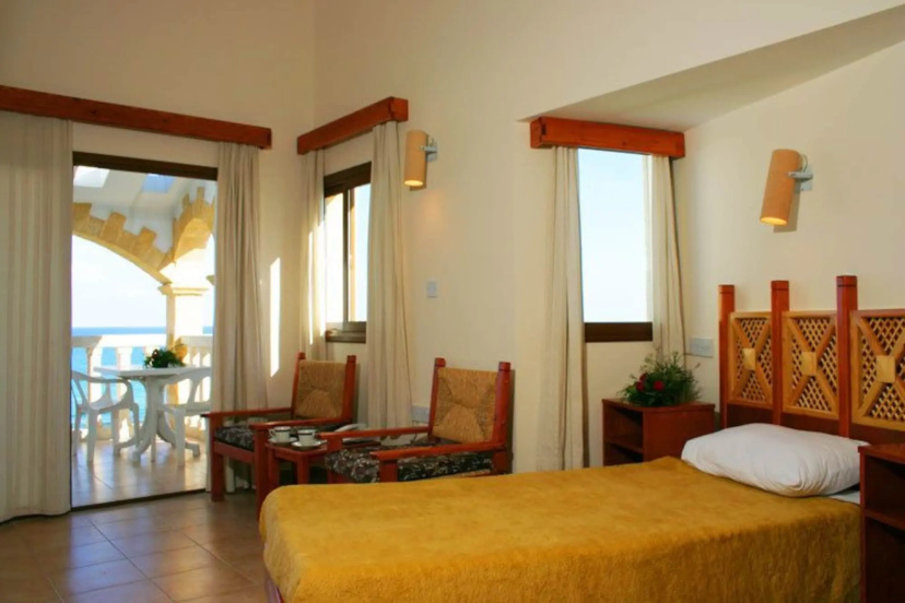 Topset Hotel 3 — отель в Кирения, Кипр