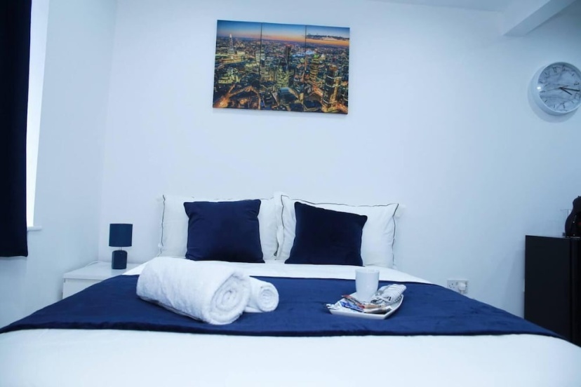 Apartment - Sleeps 2 & Free Parking — отель с удобным расположением в Лондоне