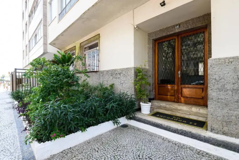 Apartamento confortavel com localizacao privilegiada, 50 metros da praia do Arpoador — забронировать отель в Рио